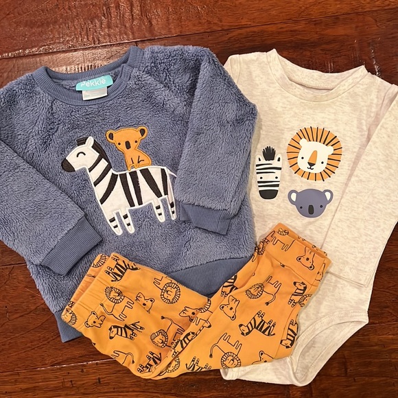 2 boy outfit bundles, 12 month - Picture 3 of 3